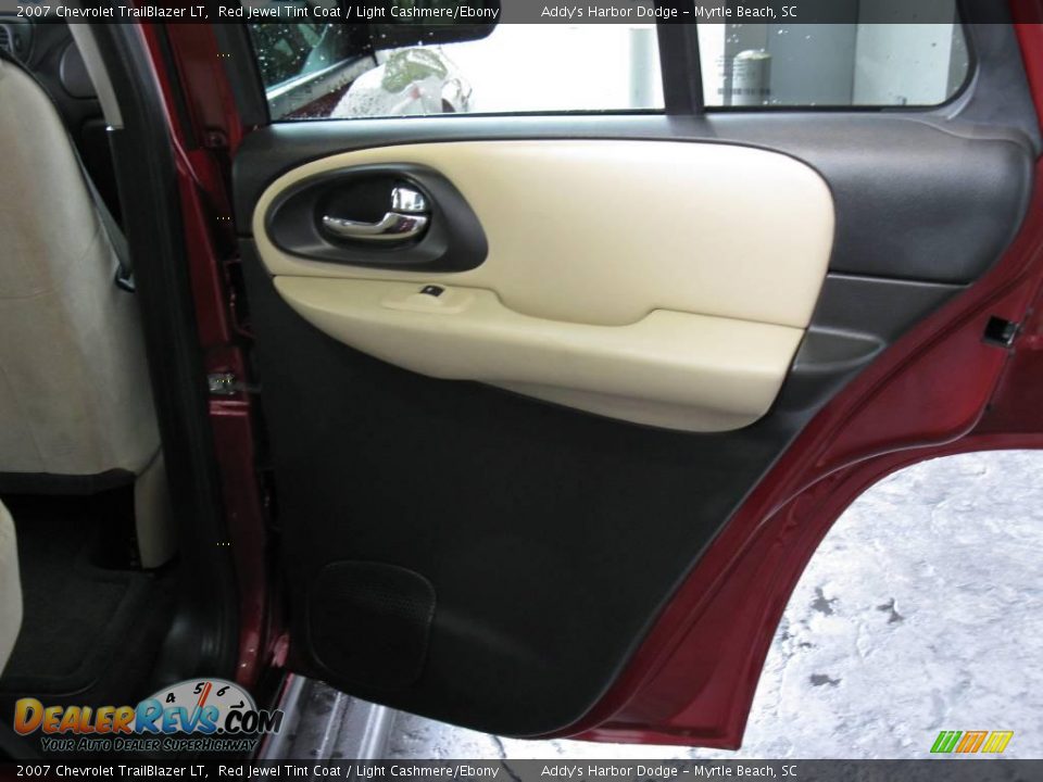 2007 Chevrolet TrailBlazer LT Red Jewel Tint Coat / Light Cashmere/Ebony Photo #22