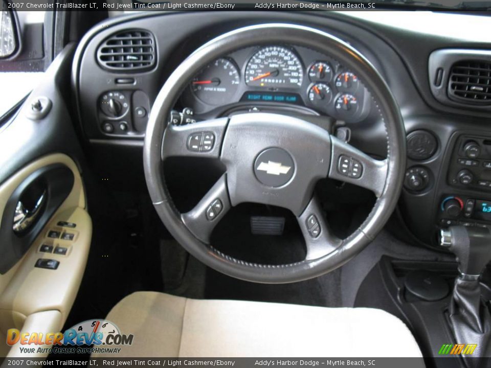 2007 Chevrolet TrailBlazer LT Red Jewel Tint Coat / Light Cashmere/Ebony Photo #25