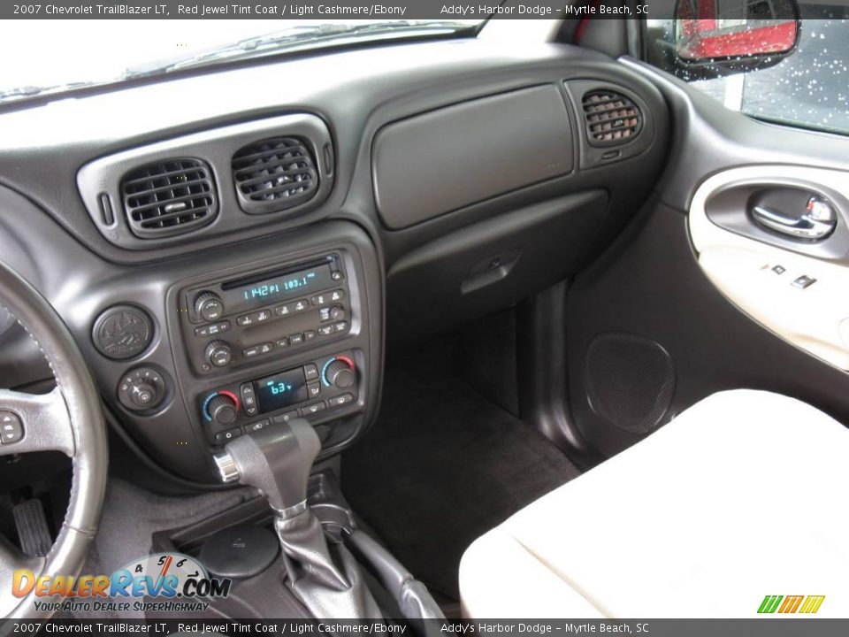 2007 Chevrolet TrailBlazer LT Red Jewel Tint Coat / Light Cashmere/Ebony Photo #26