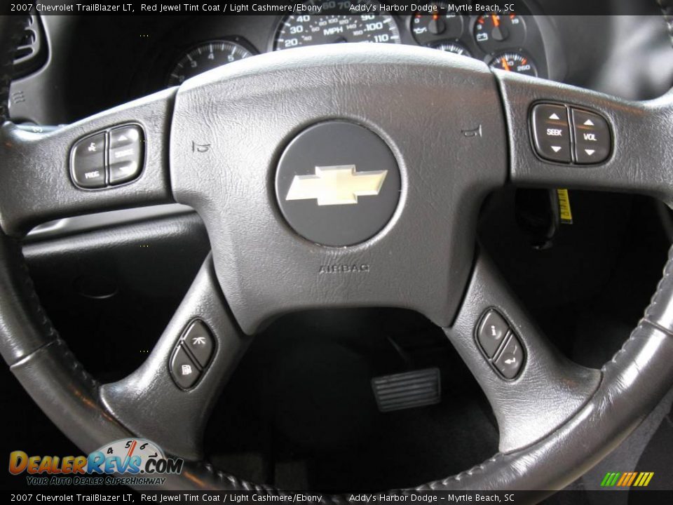 2007 Chevrolet TrailBlazer LT Red Jewel Tint Coat / Light Cashmere/Ebony Photo #27