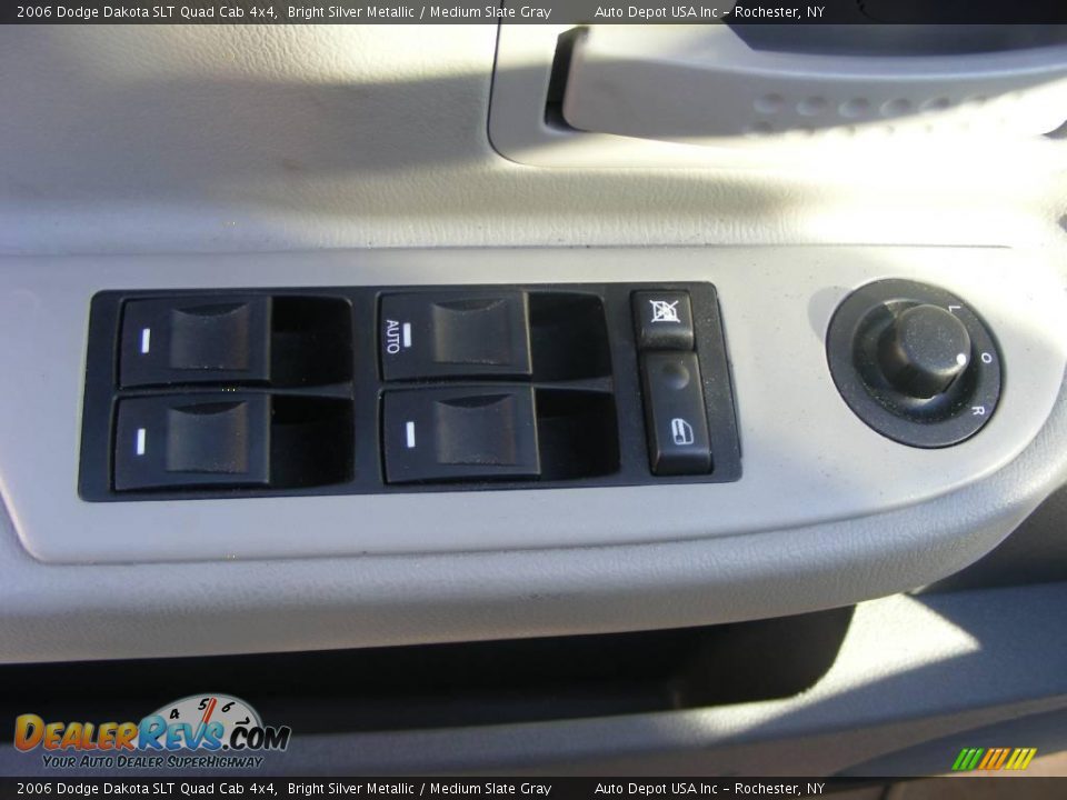 2006 Dodge Dakota SLT Quad Cab 4x4 Bright Silver Metallic / Medium Slate Gray Photo #8