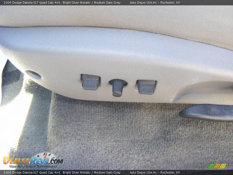 2006 Dodge Dakota SLT Quad Cab 4x4 Bright Silver Metallic / Medium Slate Gray Photo #9