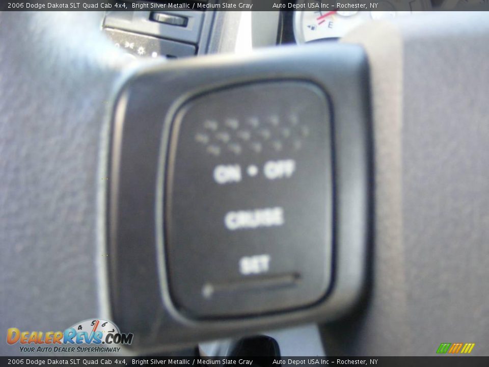 2006 Dodge Dakota SLT Quad Cab 4x4 Bright Silver Metallic / Medium Slate Gray Photo #14