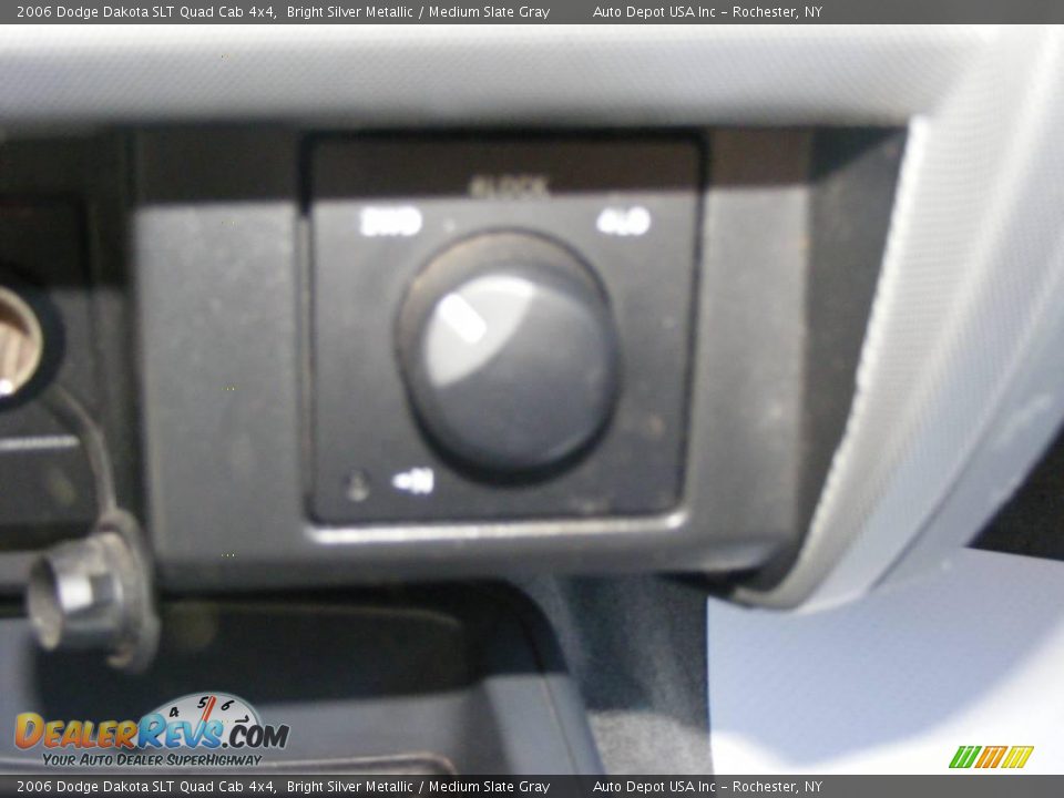 2006 Dodge Dakota SLT Quad Cab 4x4 Bright Silver Metallic / Medium Slate Gray Photo #16