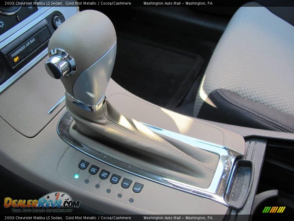 2009 Chevrolet Malibu LS Sedan Gold Mist Metallic / Cocoa/Cashmere Photo #12