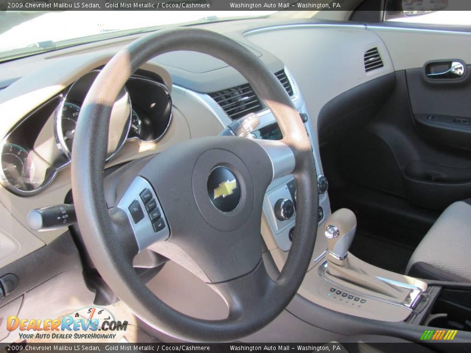 2009 Chevrolet Malibu LS Sedan Gold Mist Metallic / Cocoa/Cashmere Photo #17