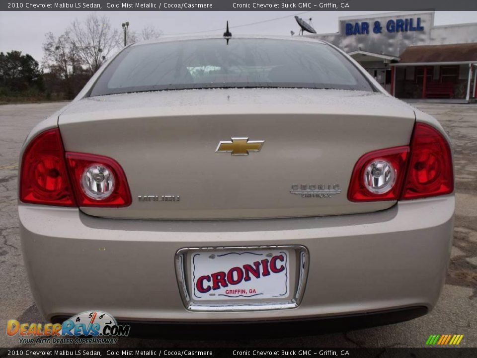 2010 Chevrolet Malibu LS Sedan Gold Mist Metallic / Cocoa/Cashmere Photo #4