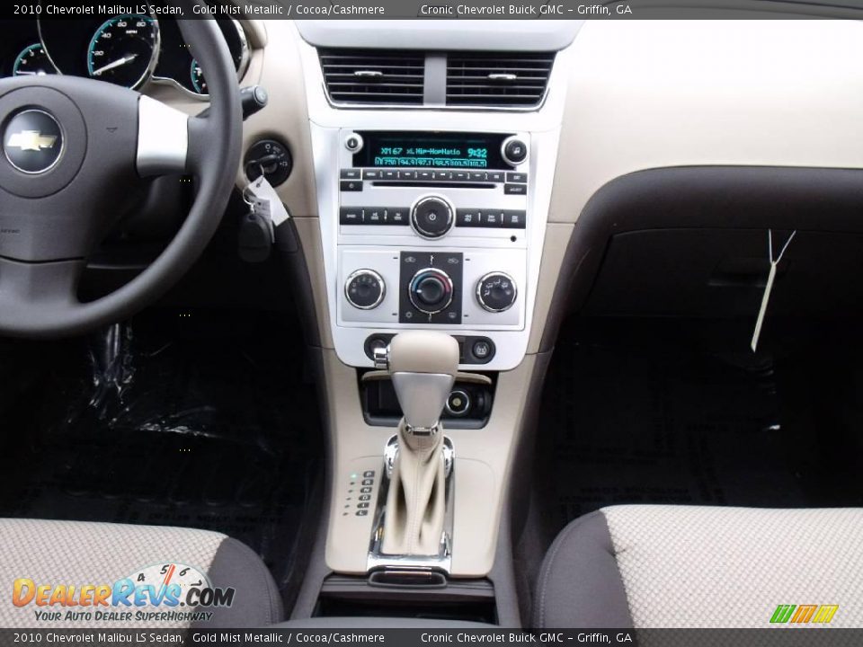 2010 Chevrolet Malibu LS Sedan Gold Mist Metallic / Cocoa/Cashmere Photo #14