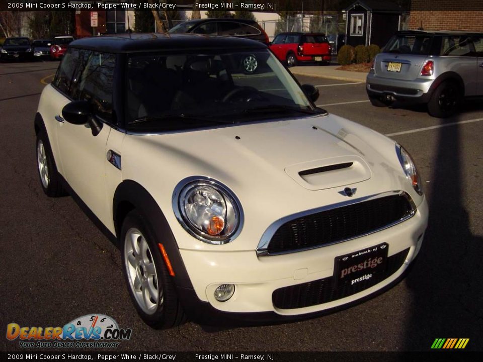 2009 Mini Cooper S Hardtop Pepper White / Black/Grey Photo #1