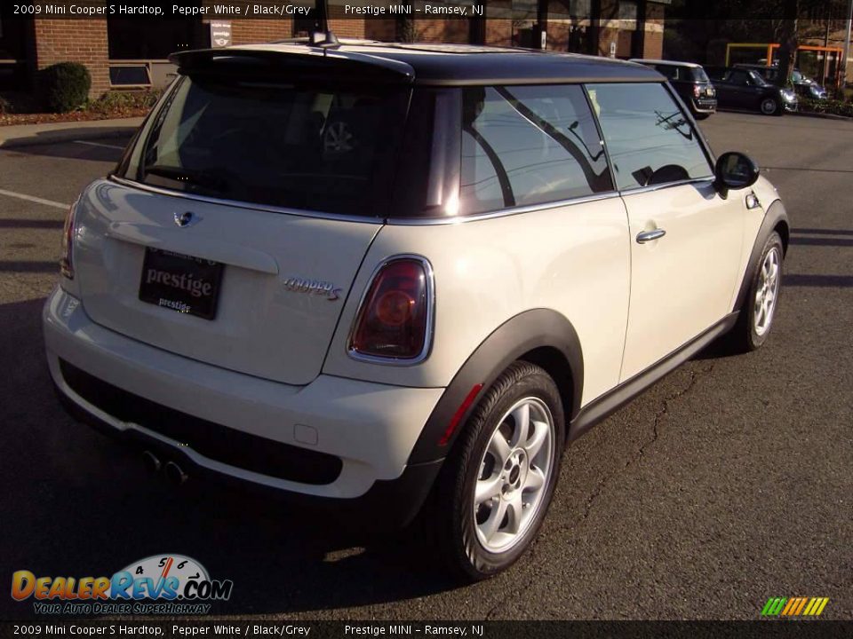 2009 Mini Cooper S Hardtop Pepper White / Black/Grey Photo #2