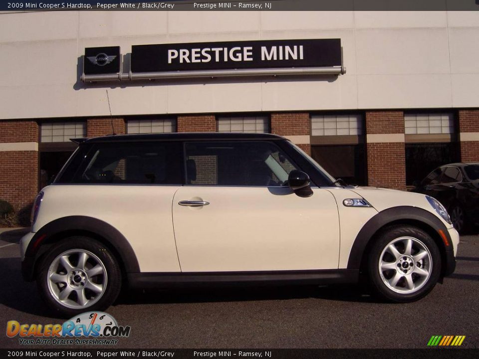 2009 Mini Cooper S Hardtop Pepper White / Black/Grey Photo #3