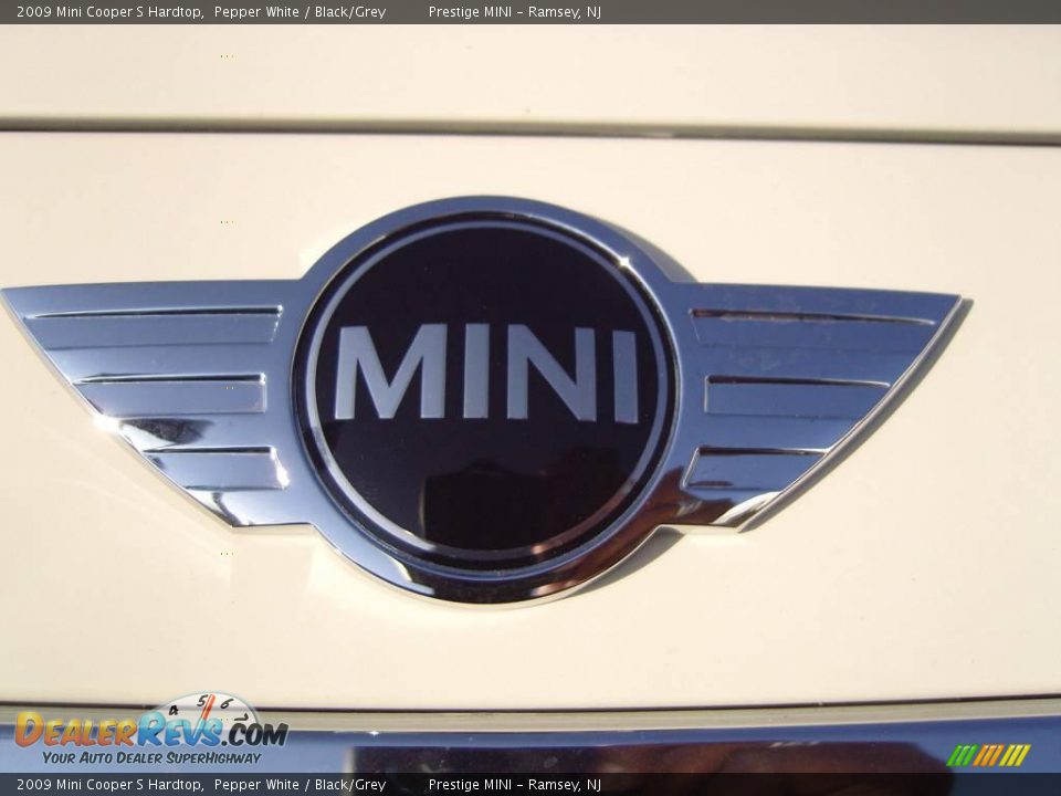 2009 Mini Cooper S Hardtop Pepper White / Black/Grey Photo #4