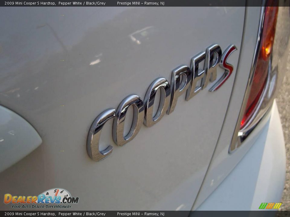 2009 Mini Cooper S Hardtop Pepper White / Black/Grey Photo #5