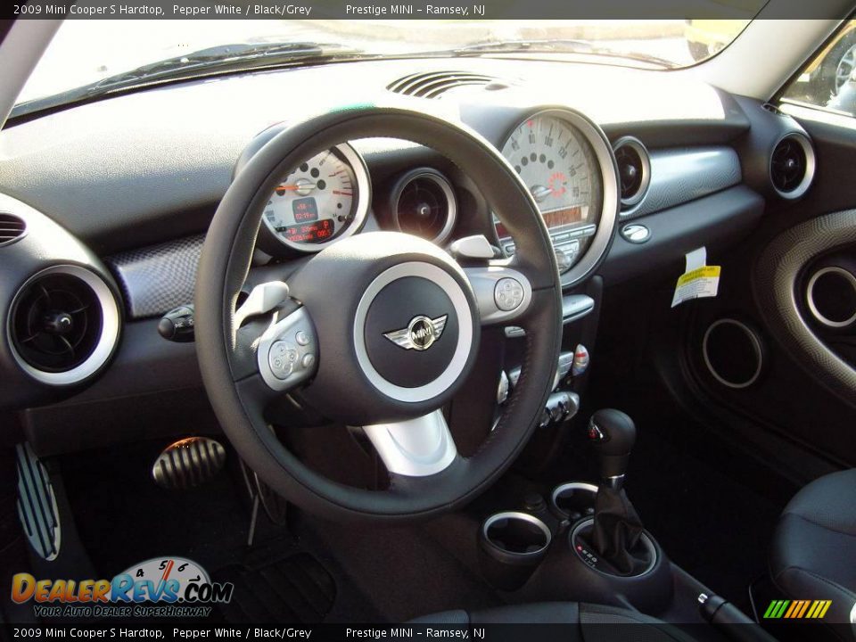 2009 Mini Cooper S Hardtop Pepper White / Black/Grey Photo #8