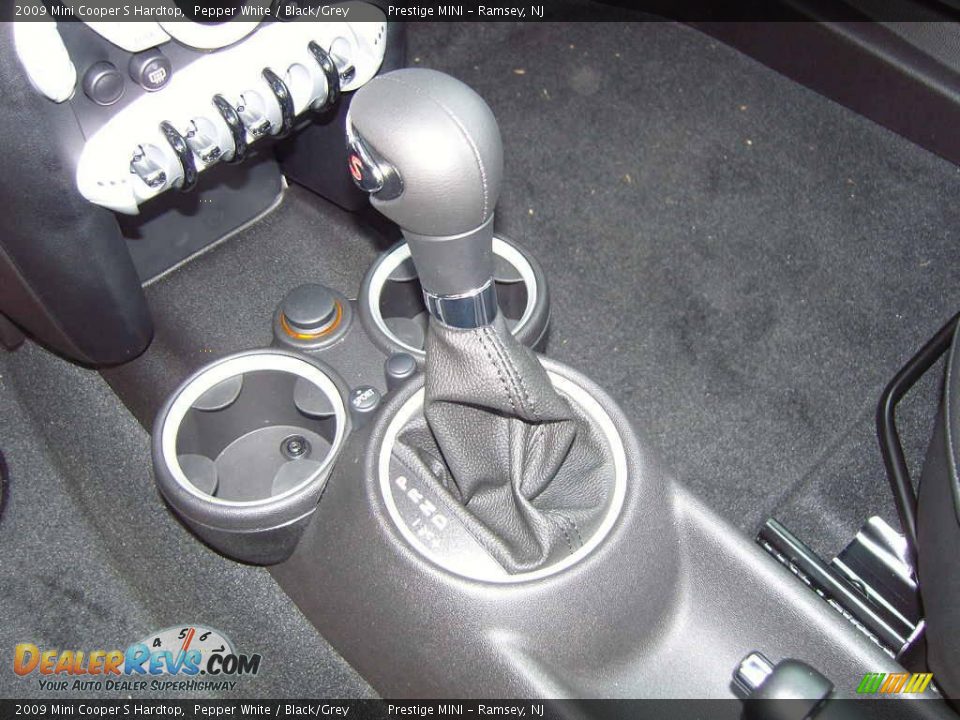 2009 Mini Cooper S Hardtop Pepper White / Black/Grey Photo #11