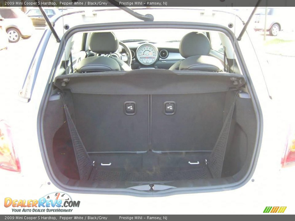 2009 Mini Cooper S Hardtop Pepper White / Black/Grey Photo #15