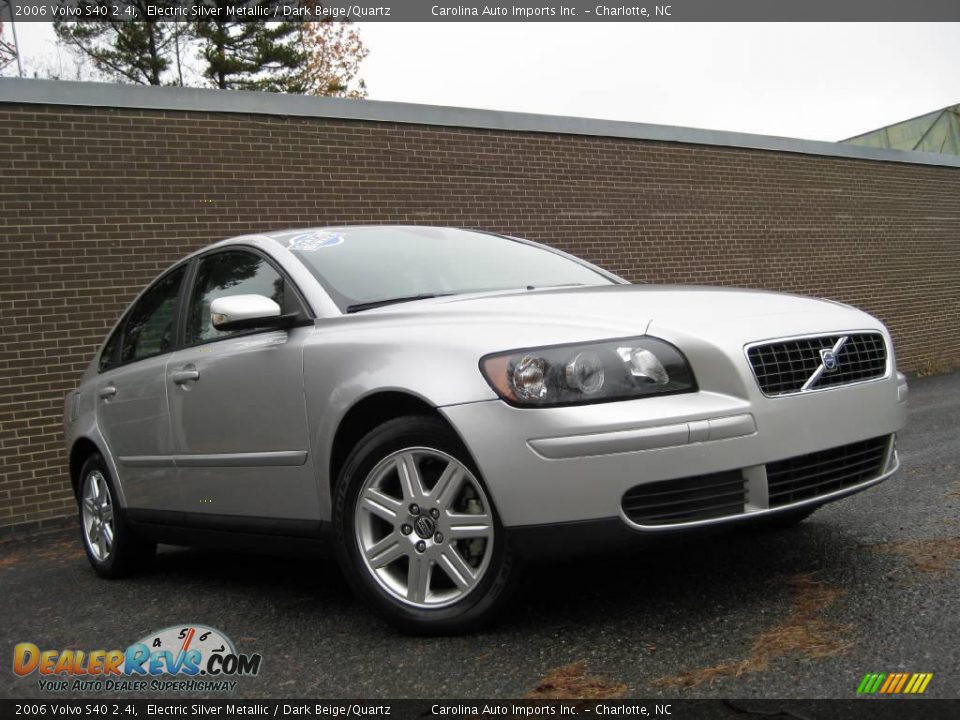 2006 Volvo S40 2.4i Electric Silver Metallic / Dark Beige/Quartz Photo #2