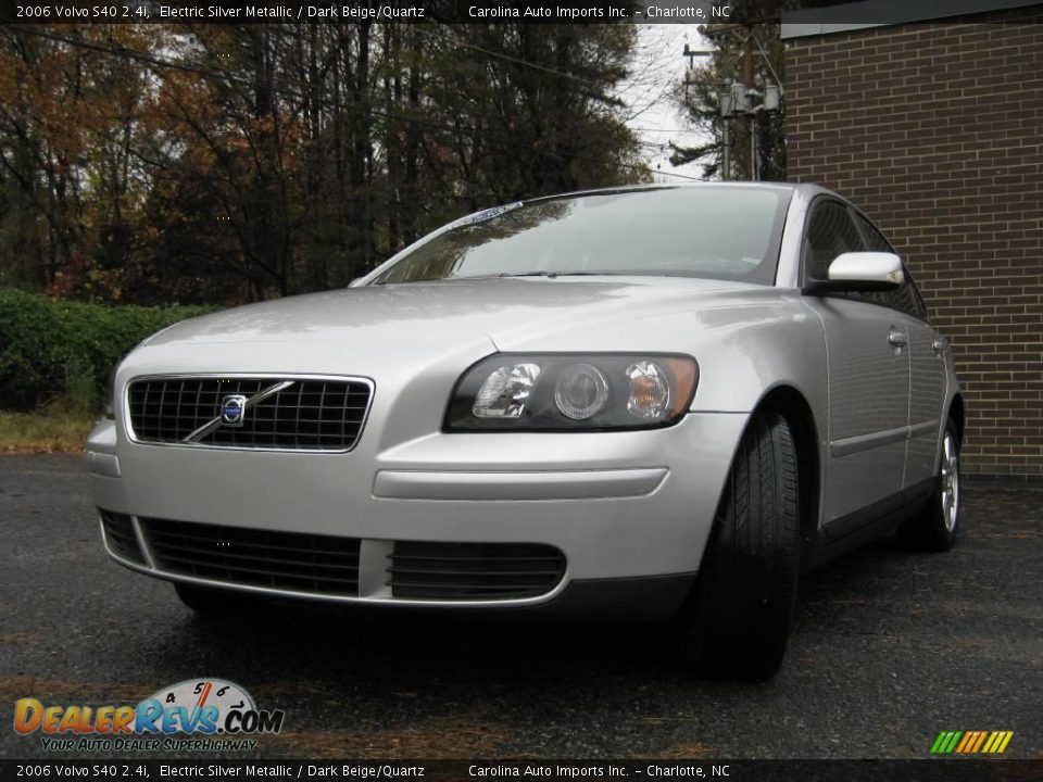 2006 Volvo S40 2.4i Electric Silver Metallic / Dark Beige/Quartz Photo #4