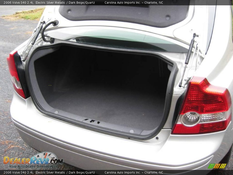 2006 Volvo S40 2.4i Electric Silver Metallic / Dark Beige/Quartz Photo #18