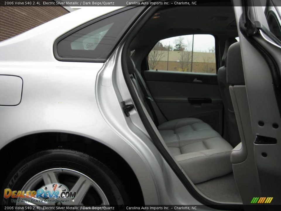 2006 Volvo S40 2.4i Electric Silver Metallic / Dark Beige/Quartz Photo #24