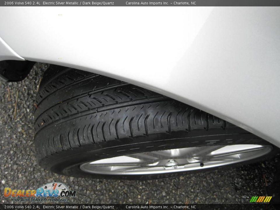 2006 Volvo S40 2.4i Electric Silver Metallic / Dark Beige/Quartz Photo #27