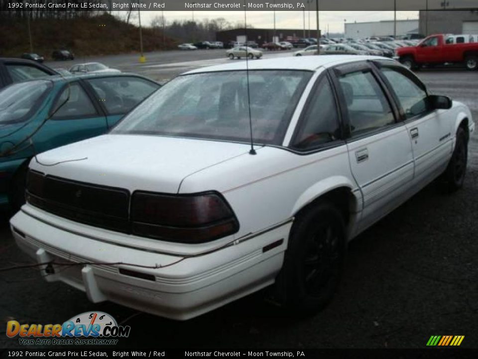 1992 Pontiac Grand Prix LE Sedan Bright White / Red Photo #2