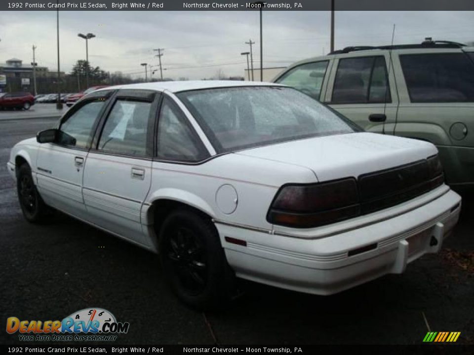 1992 Pontiac Grand Prix LE Sedan Bright White / Red Photo #3
