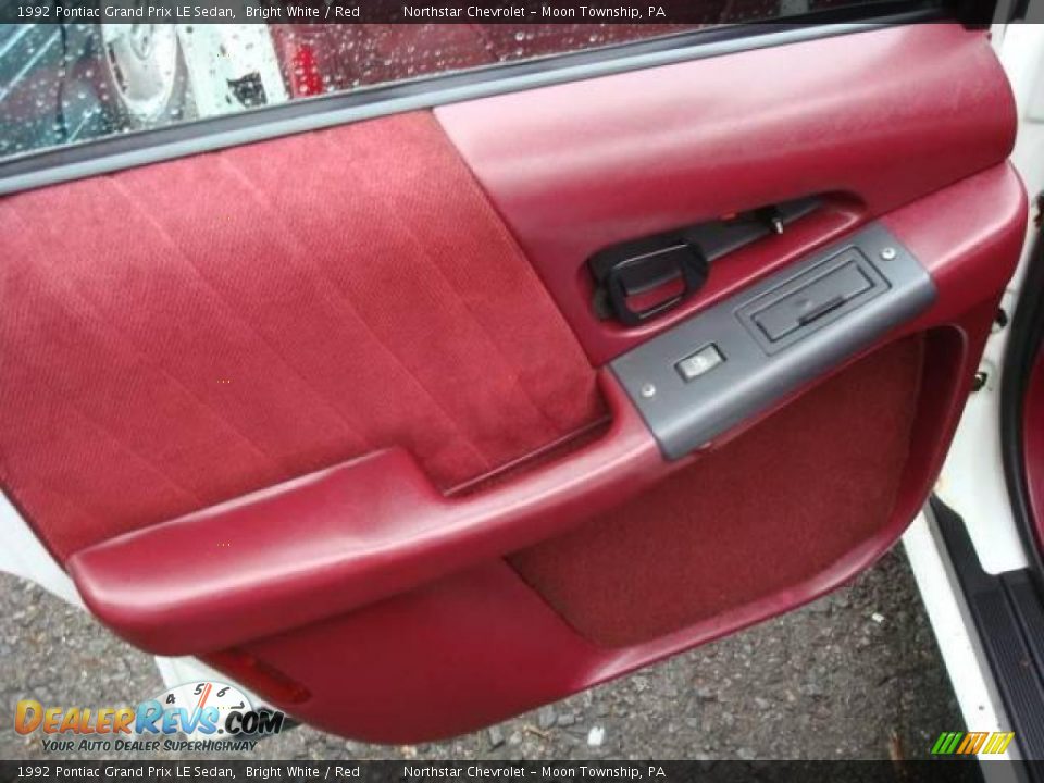 1992 Pontiac Grand Prix LE Sedan Bright White / Red Photo #10