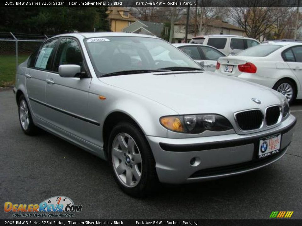 2005 BMW 3 Series 325xi Sedan Titanium Silver Metallic / Black Photo #2