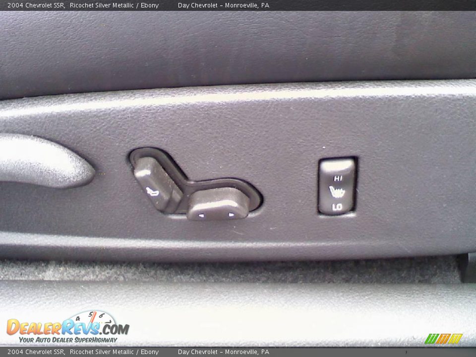 2004 Chevrolet SSR Ricochet Silver Metallic / Ebony Photo #11