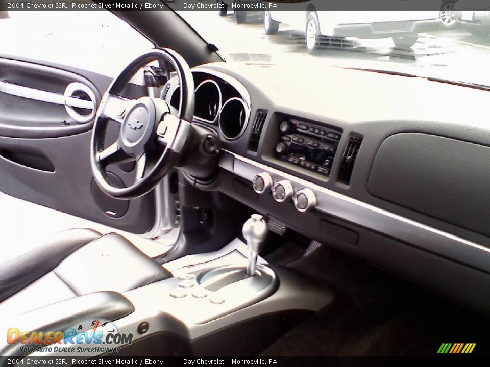 2004 Chevrolet SSR Ricochet Silver Metallic / Ebony Photo #12