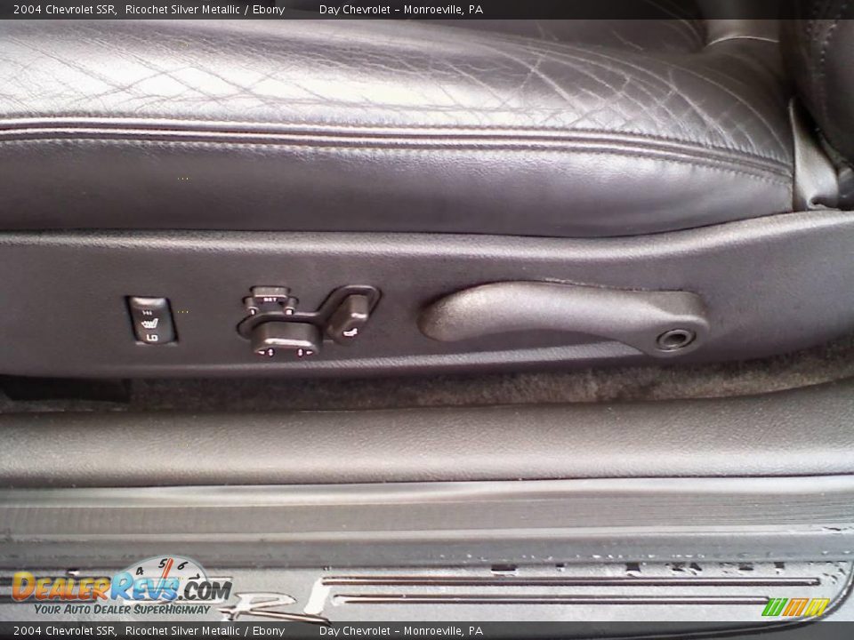 2004 Chevrolet SSR Ricochet Silver Metallic / Ebony Photo #14