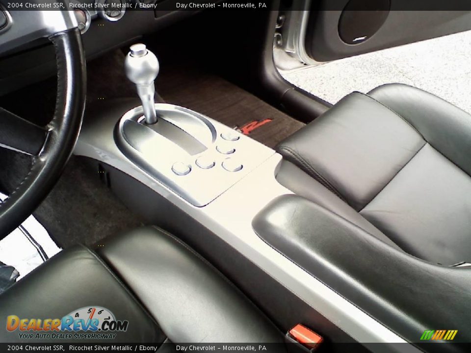 2004 Chevrolet SSR Ricochet Silver Metallic / Ebony Photo #16