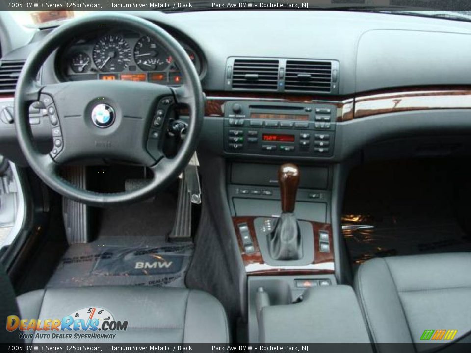 2005 BMW 3 Series 325xi Sedan Titanium Silver Metallic / Black Photo #12