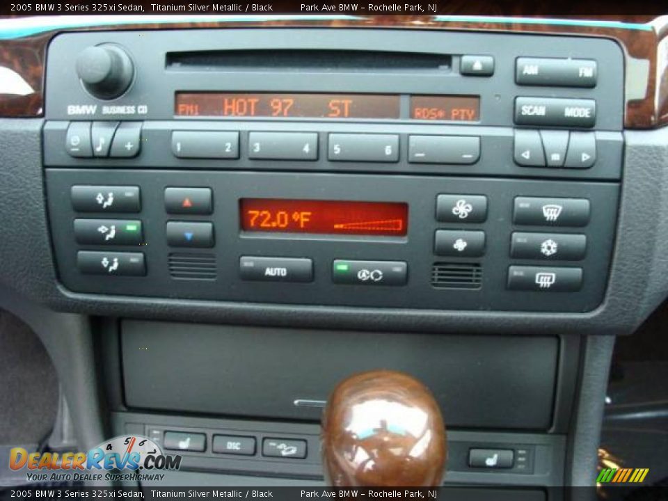 2005 BMW 3 Series 325xi Sedan Titanium Silver Metallic / Black Photo #15