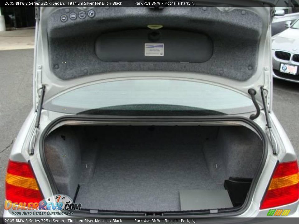 2005 BMW 3 Series 325xi Sedan Titanium Silver Metallic / Black Photo #18