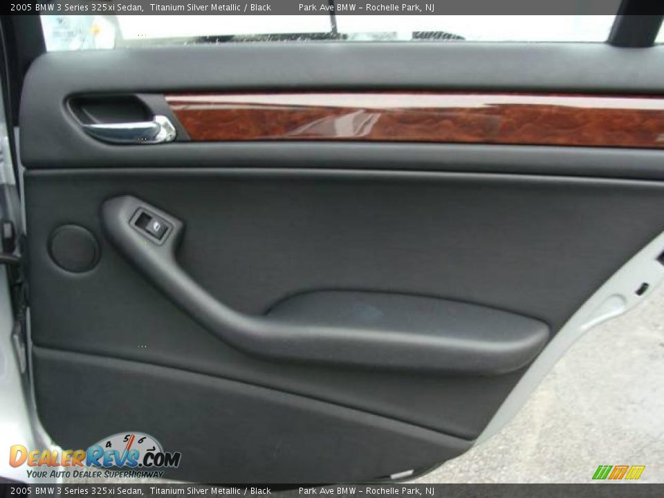 2005 BMW 3 Series 325xi Sedan Titanium Silver Metallic / Black Photo #19