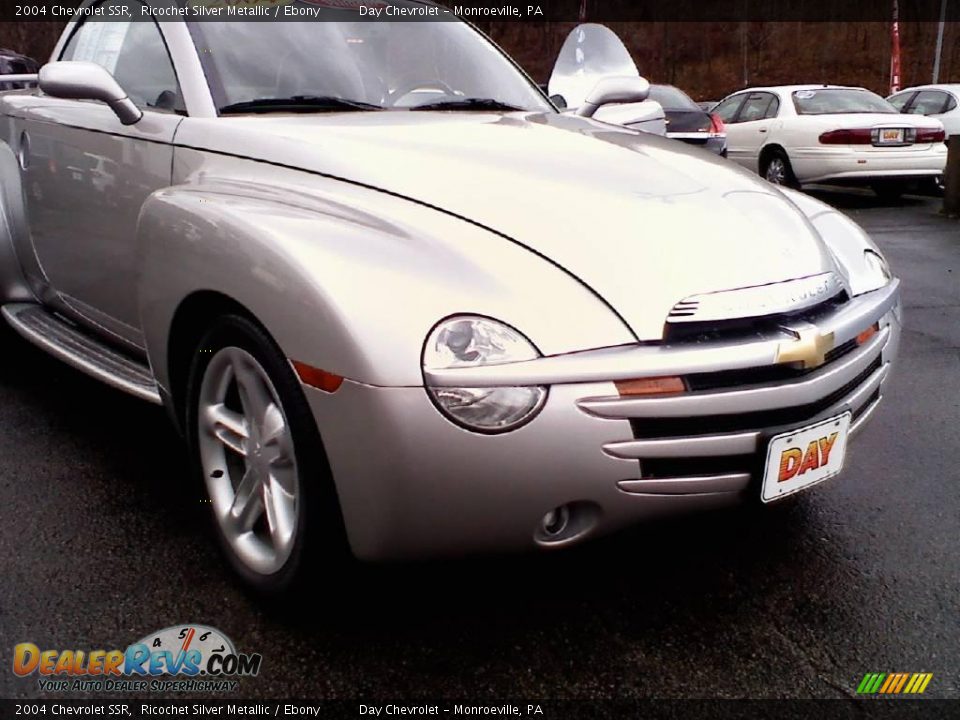 2004 Chevrolet SSR Ricochet Silver Metallic / Ebony Photo #24