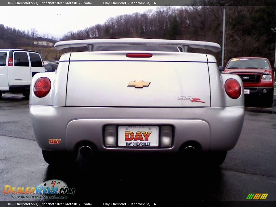 2004 Chevrolet SSR Ricochet Silver Metallic / Ebony Photo #25