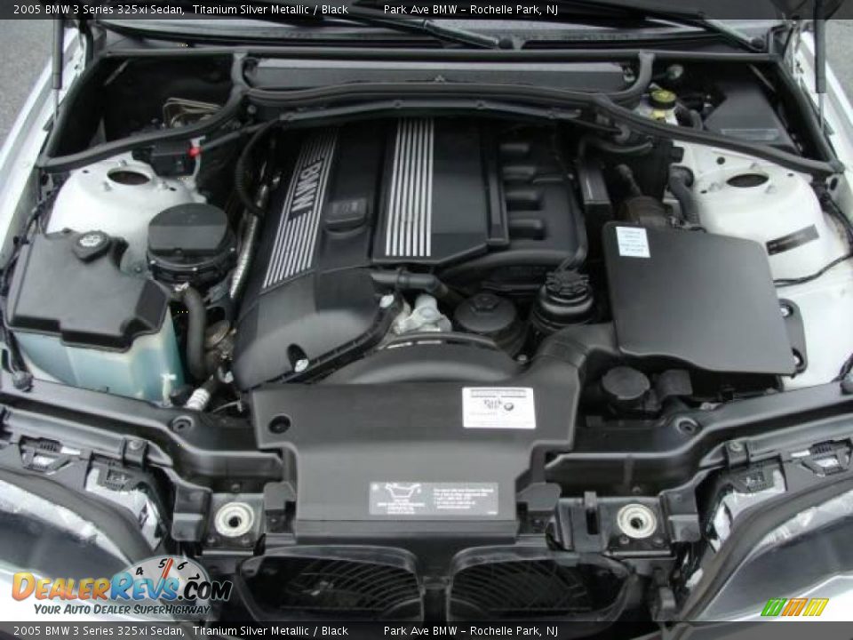 2005 BMW 3 Series 325xi Sedan Titanium Silver Metallic / Black Photo #25