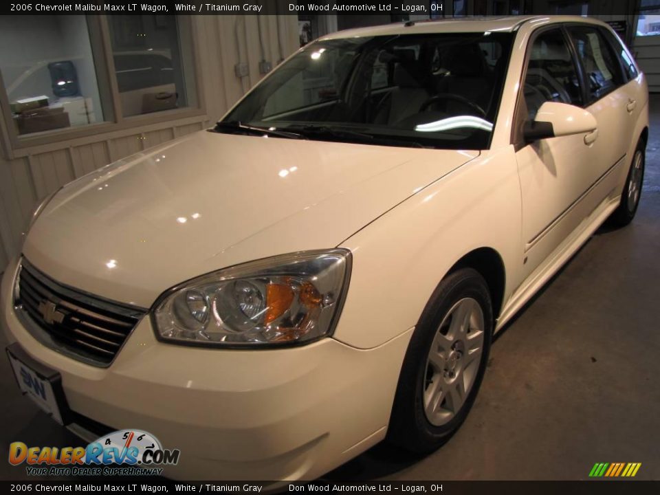 2006 Chevrolet Malibu Maxx LT Wagon White / Titanium Gray Photo #2