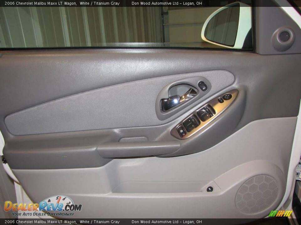 2006 Chevrolet Malibu Maxx LT Wagon White / Titanium Gray Photo #17