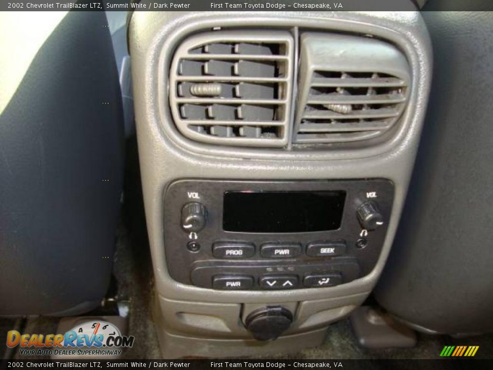 2002 Chevrolet TrailBlazer LTZ Summit White / Dark Pewter Photo #11