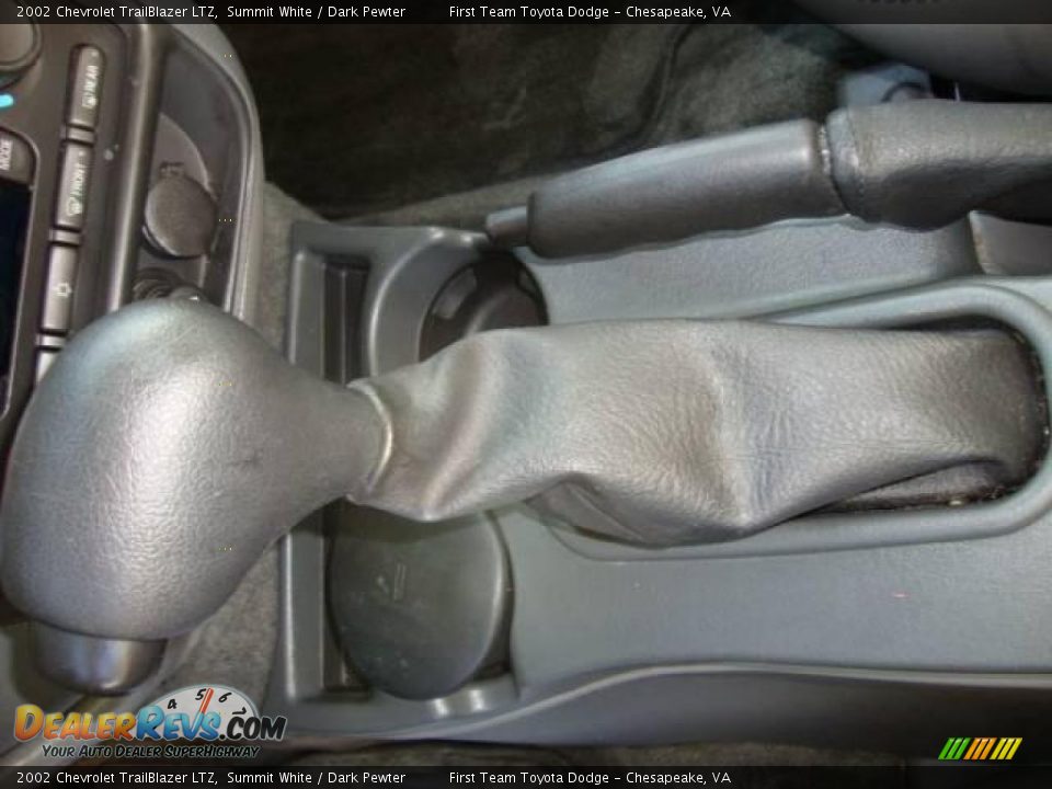 2002 Chevrolet TrailBlazer LTZ Summit White / Dark Pewter Photo #16