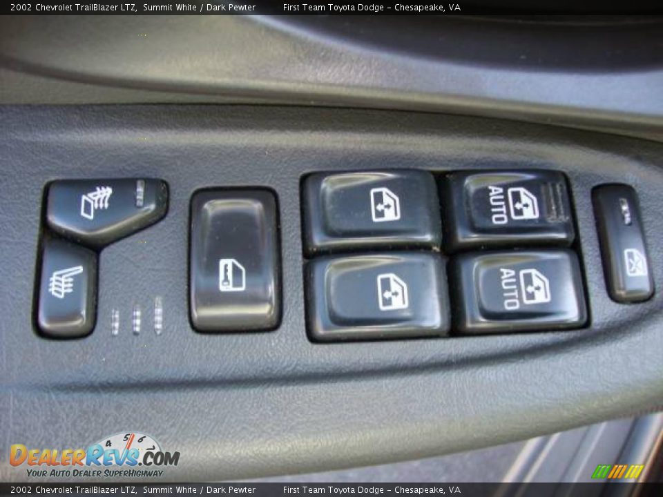 2002 Chevrolet TrailBlazer LTZ Summit White / Dark Pewter Photo #21
