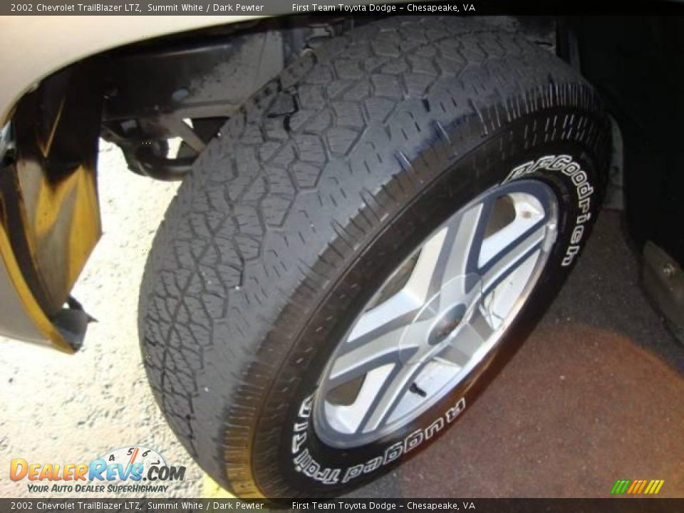 2002 Chevrolet TrailBlazer LTZ Summit White / Dark Pewter Photo #22