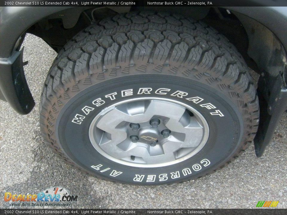 2002 Chevrolet S10 LS Extended Cab 4x4 Light Pewter Metallic / Graphite Photo #9