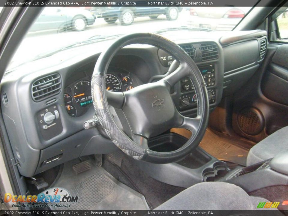 2002 Chevrolet S10 LS Extended Cab 4x4 Light Pewter Metallic / Graphite Photo #11