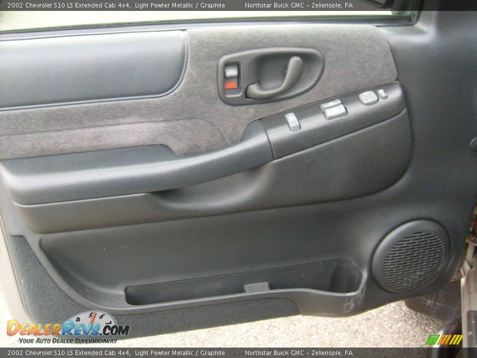 2002 Chevrolet S10 LS Extended Cab 4x4 Light Pewter Metallic / Graphite Photo #12
