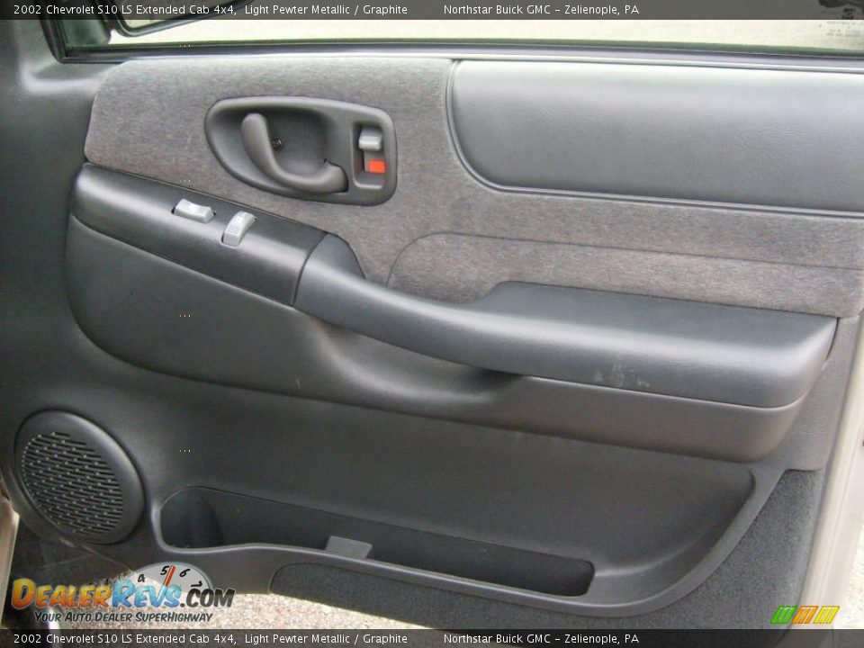 2002 Chevrolet S10 LS Extended Cab 4x4 Light Pewter Metallic / Graphite Photo #18